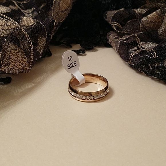 Gold and Crystal Band Ring! - Picture 2 of 7